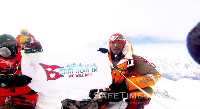 ▲ 세계 최연소 사가르마타 등반 기록을 가지고 있는 푸르바 텐징 세르파. ⓒ WWRF