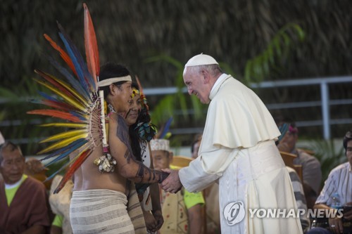 ▲ 페루 아마존 원주민 만나는 프란치스코 교황