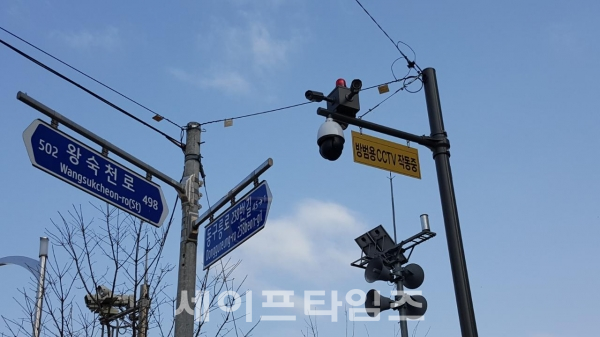 ▲ 경기 구리시 한 도로에 방범용 CCTV가 설치돼 있다. ⓒ 이동희 기자