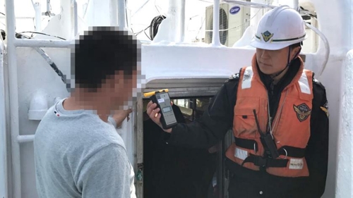 ▲ 해경이 음주 운항을 단속하고 있다.  ⓒ 인천해양경찰서