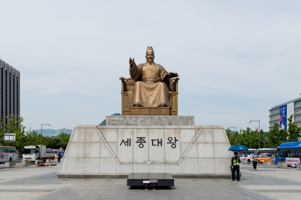 ▲ 서울 종로구 광화문 광장의 세종대왕상 ⓒ 서울시