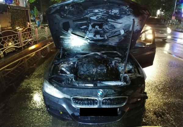 ▲ 지난 8월 30일 오전 0시 15분쯤 서울 노원구 상계동에서 주행하던 BMW320i 차량에 불이 났다. ⓒ 서울 노원소방서
