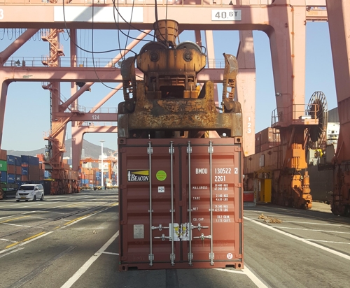 ▲ 지난 20일 발생한 컨테이너 추락 사고 현장. ⓒ부산경찰청