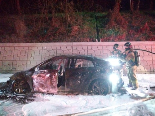 ▲ 아이오닉 하이브리드 승용차가 형체를 알아 볼 수 없을 정도로 불에 탔다.  ⓒ 인천 계양소방서