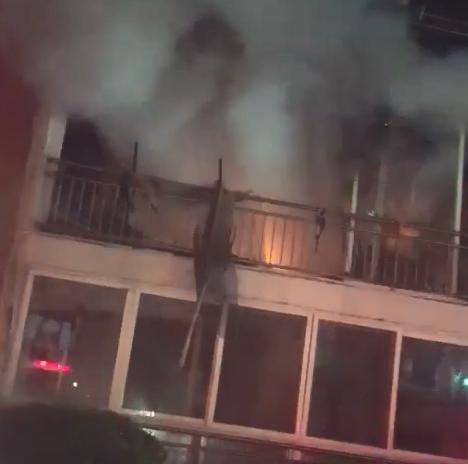 ▲ 3일 오전 6시27분쯤 창원 내동 5층짜리 아파트 화재로 건물이 불에 탔다. ⓒ 창원소방본부