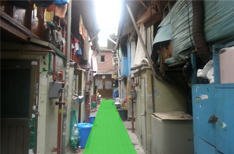 ▲ 쪽방촌 내부 골목길에 표시된 재난위치 식별도로. ⓒ 서울시
