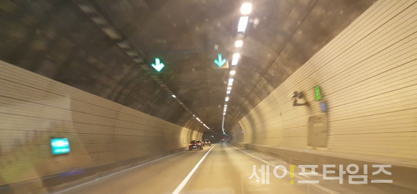 ▲  영동고속도로  마성터널(서울방향)을 차량이 주행하고 있다. ⓒ 세이프타임즈 DB