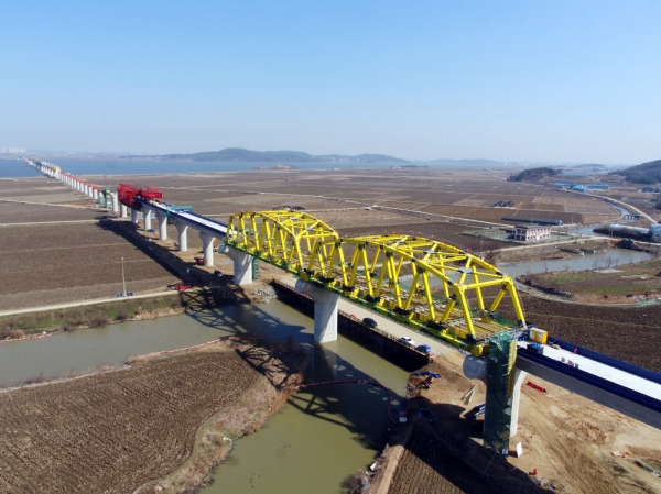 ▲ 서해선 아산고가 공사현장 ⓒ 한국철도시설공단