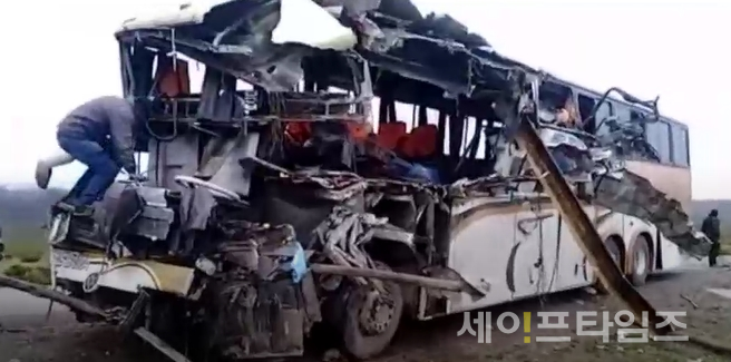 ▲볼리비아 서부에서 협곡으로 떨어진 버스. ⓒ ABC 뉴스 CG