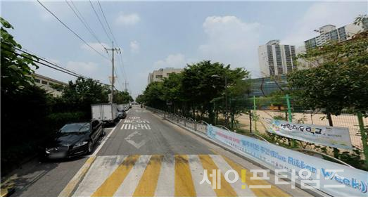 ▲ 서울 광진구에 있는 한 초교 앞에 차량이 불법으로 주차돼 있다. ⓒ 행안부