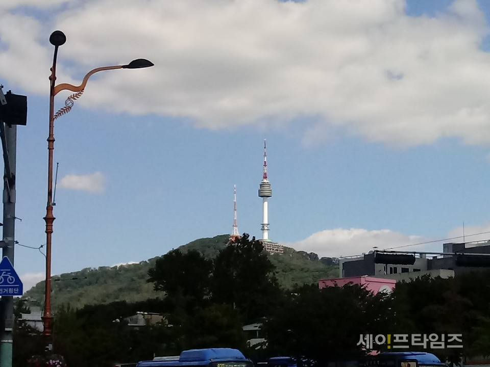 ▲ 서울 용산구에서 보이는 남산타워 ⓒ 김희리 기자