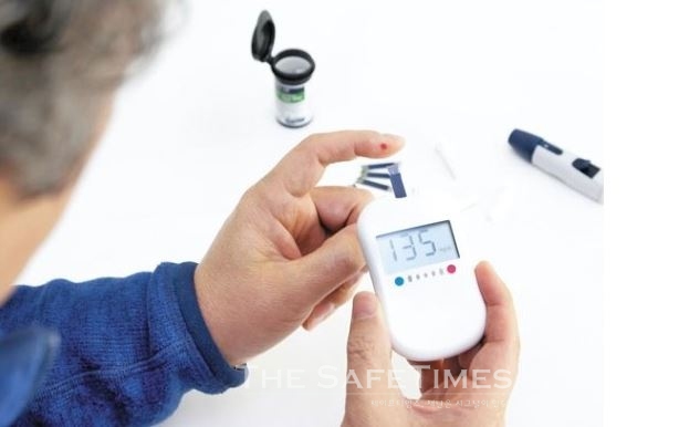▲ 그동안 소아당뇨 환자는 피를 뽑아 당뇨를 측정해야 했다. 하지만 내년부터 자동으로 측정해주는 기기를 지원받을 수 있다. ⓒ 세이프타임즈 DB