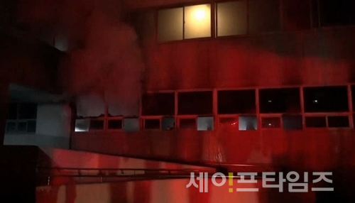 ▲ 지난 1월 21일 서울 강동구 한 아파트에서 화재가 발생했다. ⓒ 세이프타임즈 DB