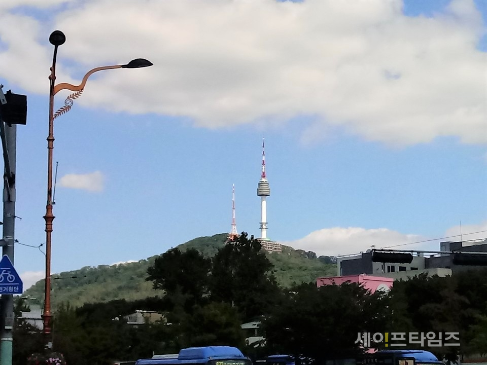 ▲ 서울시 용산구에서 보이는 남산타워 ⓒ 김희리 기자