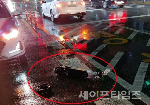 ▲ 12일 전동 킥보드를 타고 횡단보도를 건너던 40대가 교통사고로 숨졌다. ⓒ 부산경찰청