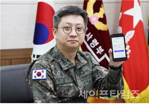 ▲ '코로나19 체크업 앱'을 개발한 허준녕 대위. ⓒ 국군의무사령부