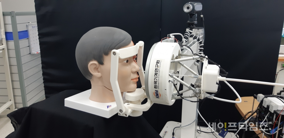 ▲ 원격 검체 채취 로봇의 작동 예시  ⓒ 한국기계연구원