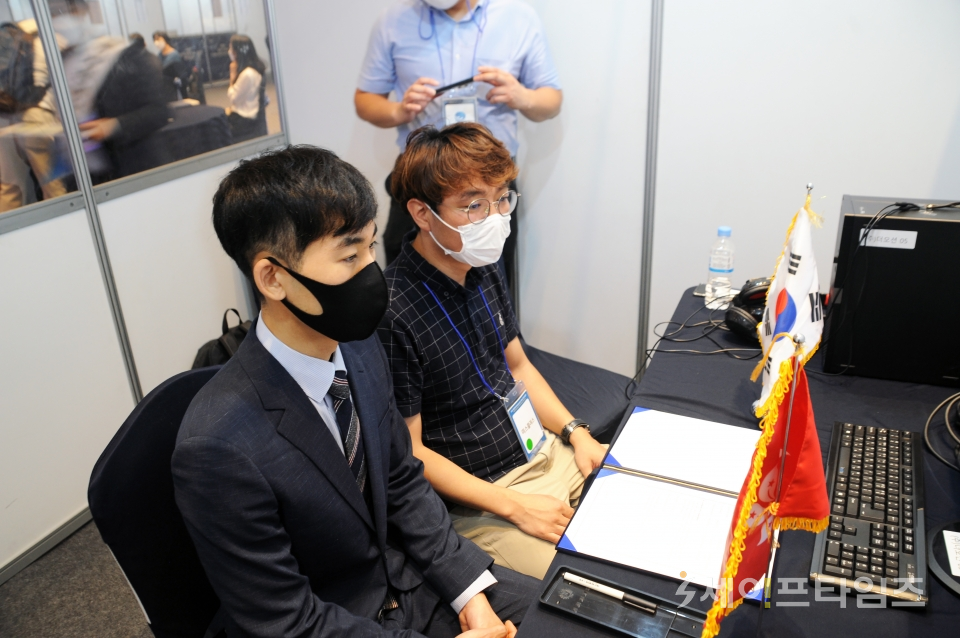 ▲ 2020 해외바이어 초청 B2B  사이버 무역상담회를 진행하고 있다. ⓒ 충북도