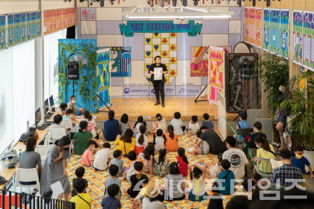 ▲ 부산 금정구 지역예술가와 주민들이 프로그램을 진행하고 있다. ⓒ 부산 금정구