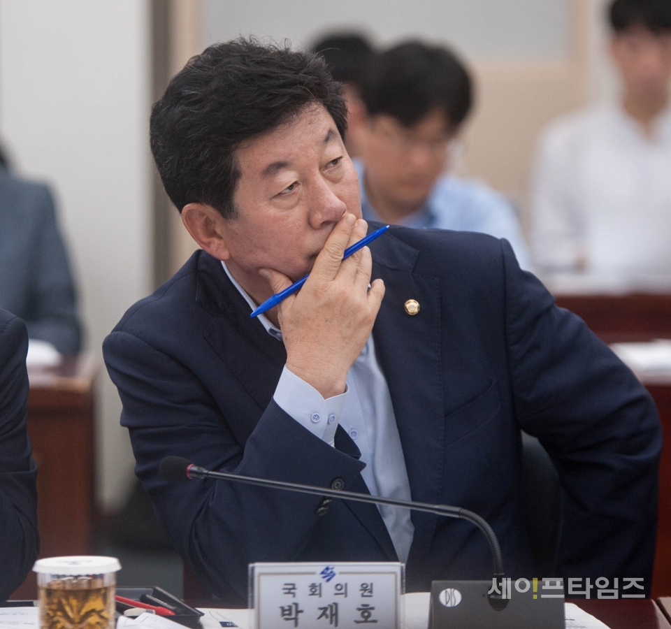 ▲ 더불어민주당 박재호 의원이 국정감사에서 답변을 듣고 있다. ⓒ 박재호 의원실