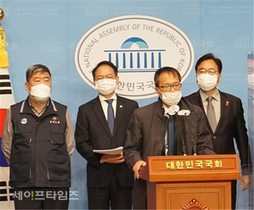 ▲ 더불어민주당 박주민 의원이 중대재해에 대한 기업과 정부 책임자 처벌법안에 대해 설명하고 있다. ⓒ 박주민 의원 페이스북