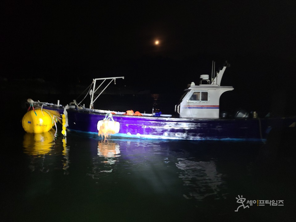 ▲ 해양경찰청이 3톤급 무등록 어선을 적발했다. ⓒ 해양경찰청