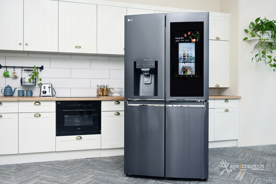 ▲ LG전자가 출시한 디오스 스마트 얼음정수기 냉장고. ⓒ LG전자
