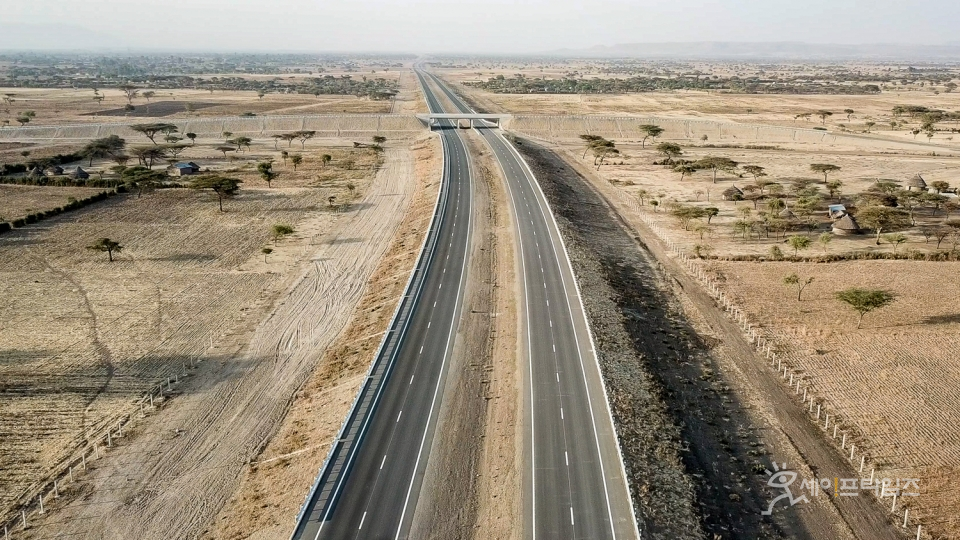 ▲ 에티오피아 메키-즈웨이 고속도로. ⓒ 대우건설