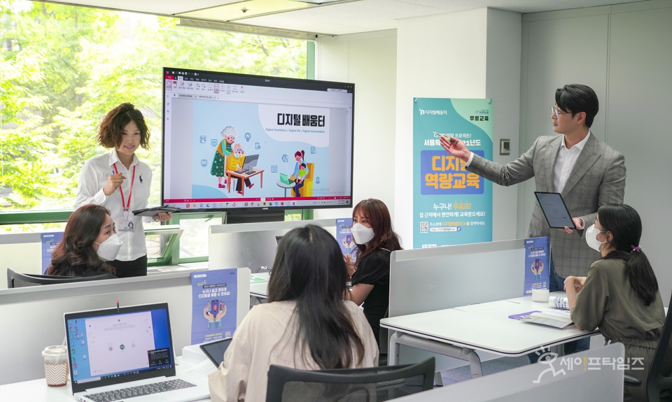 ▲ SK텔레콤이 어르신, 어린이, 정보소외계층 등을 위한 디지털 역량강화 교육을 체계적으로 지원하기 위해 서울 중구 SK남산빌딩에 디지털 사각지대 전담센터를 개소했다. ⓒ SKT