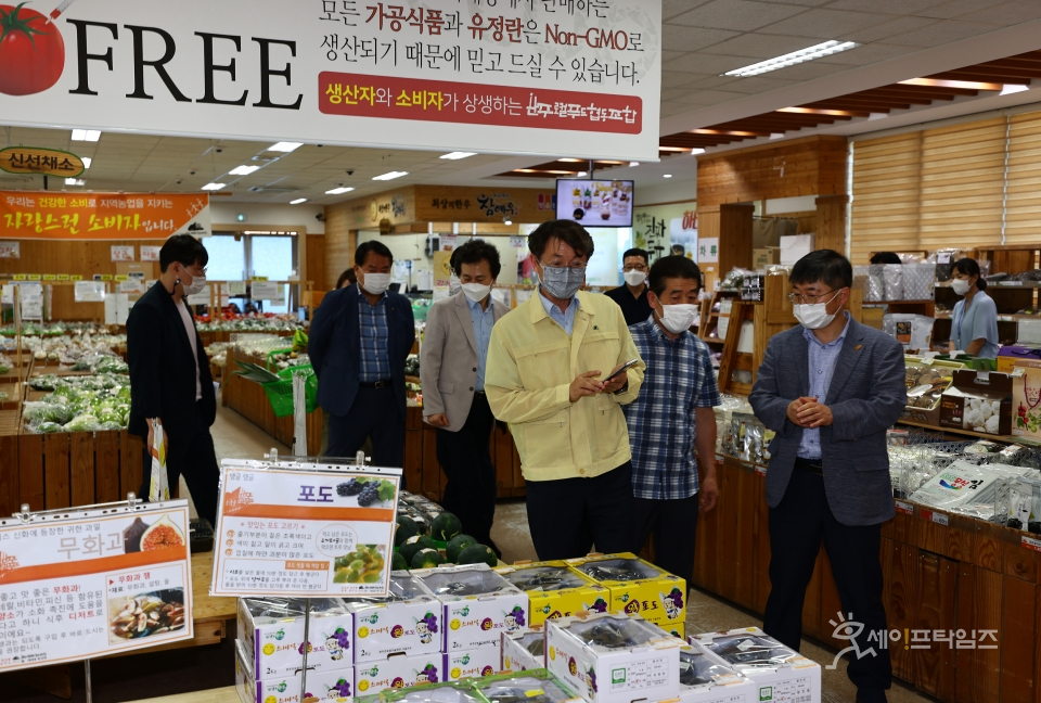 ▲ 박영범 농림축산식품부 차관은 26일 전북 완주군 완주로컬푸드 해피스테이션을 방문했다. ⓒ 농림축산식품부