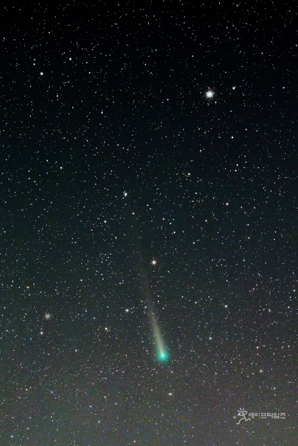 ▲ 시속 25만㎞의 속도로 금성을 향하는 레너드 혜성. © 한종현