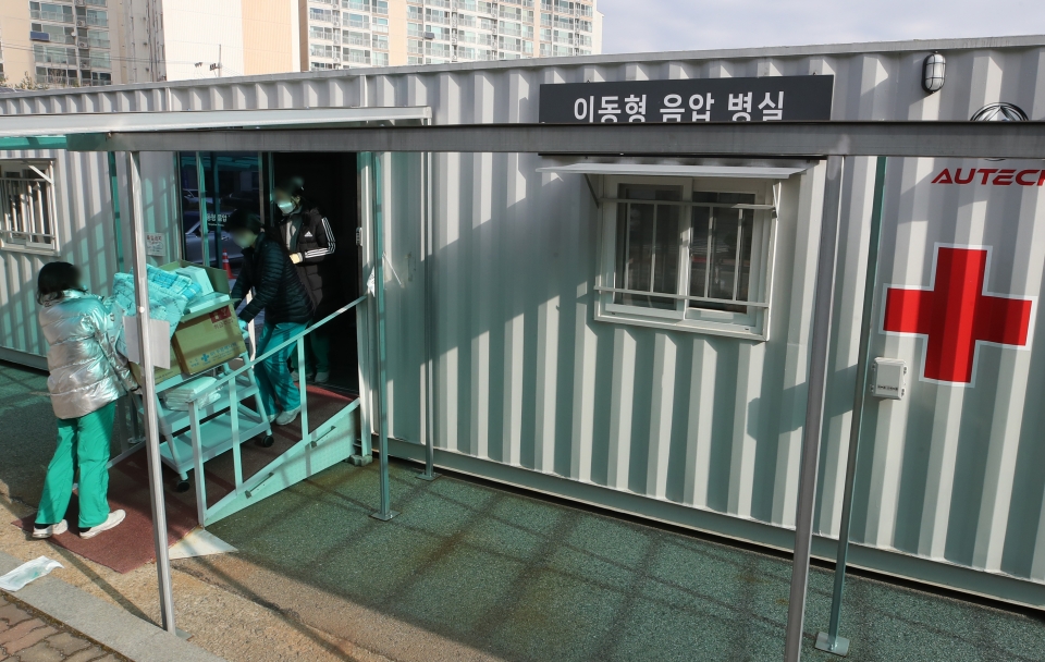 ▲ 서울 은평구에 이동형 음압병실이 설치돼 있다. ⓒ 연합뉴스
