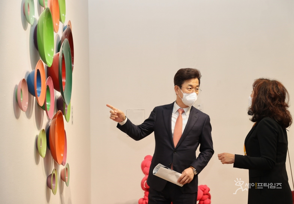 ▲ 허태정 대전시장이 현대미술기획적 개막식을 축하했다. ⓒ 대전시