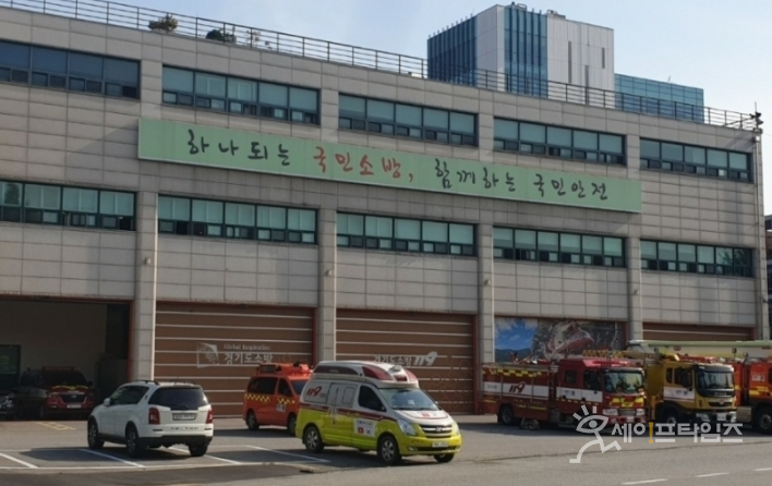 ▲ 성남시 분당소방서 소방차량이 점검을 위해 차고 밖에 나와 있다. ⓒ 박혜숙 기자