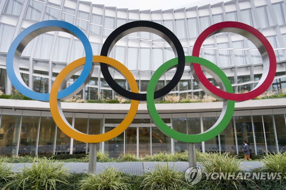 ▲ 스위스 로잔의 IOC 본부 앞 오륜마크. ⓒ EPA 연합뉴스