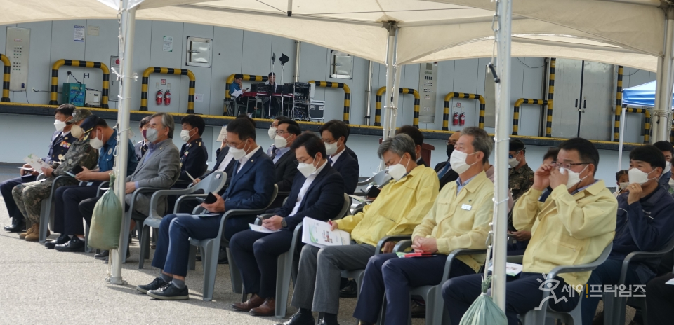 ▲ 훈련 참관을 위해 참석한 김포시 지역내 13개 기관장과 단체장들이 자리에서 훈련이 시작되길 기다리고 있다 ⓒ 세이프타임즈