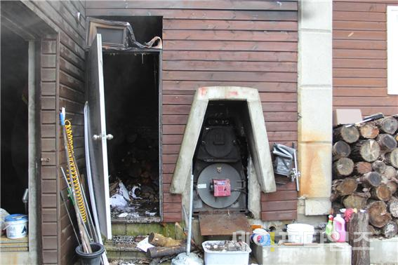 ▲  불이 났던 화목보일러 ⓒ 소방청