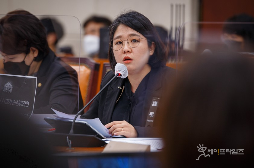 ▲ 용혜인 의원이 국회에서 열린 행정안전위원회에서 의사진행 발언을 하고 있다. ⓒ 의원실