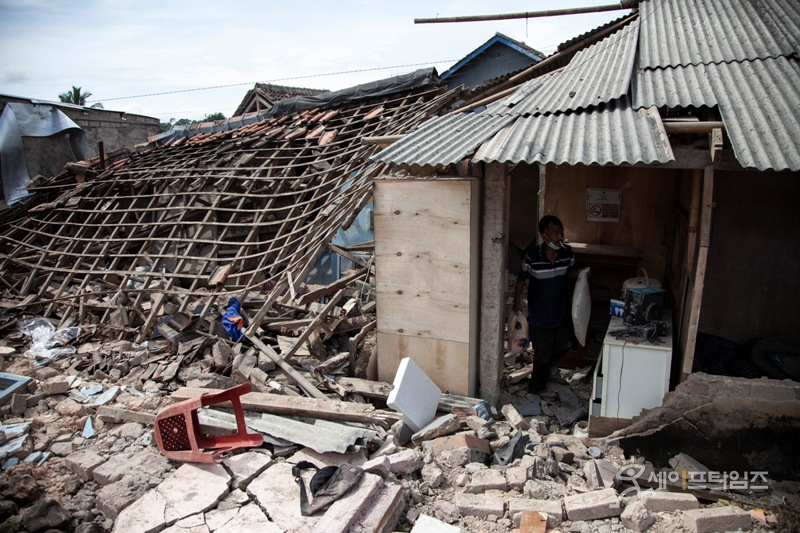▲ 인도네시아 자바섬 서쪽 찌안주르 지역에서 21일 규모 5.6의 강진이 발생해 주택이 파손됐다. ⓒ 자카르타경제신문 Aditya