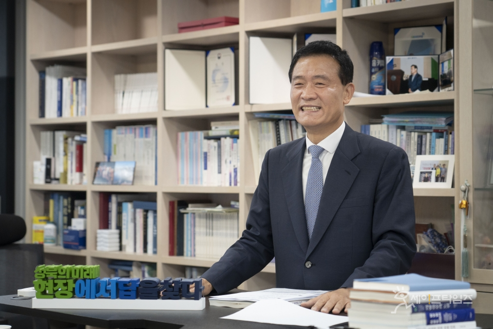 ▲ 2022 올해의 지방자치 CEO에 선정된 이승로 서울 성북구청장. ⓒ 성북구