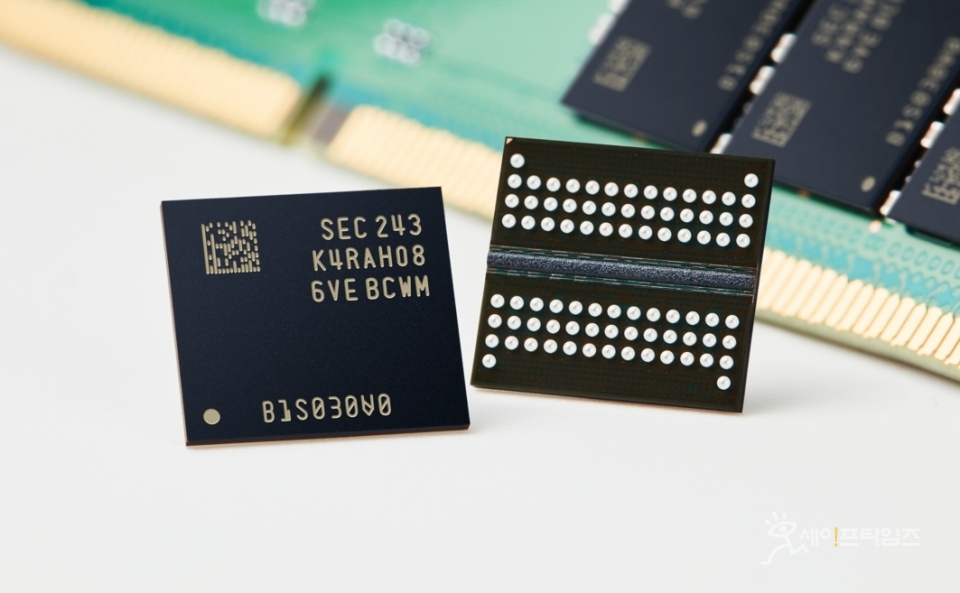 ▲삼성전자가 12나노급 공정으로 16기가비트 DDR5 D램을 개발했다. ⓒ 삼성전자