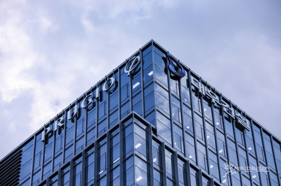 ▲ 대우건설은 국내 건설사 최초로 계절·기후에 상관없이 전체 공정에 적용 가능한 저탄소 친환경 콘크리트 도입을 본격화한다. ⓒ 대우건설