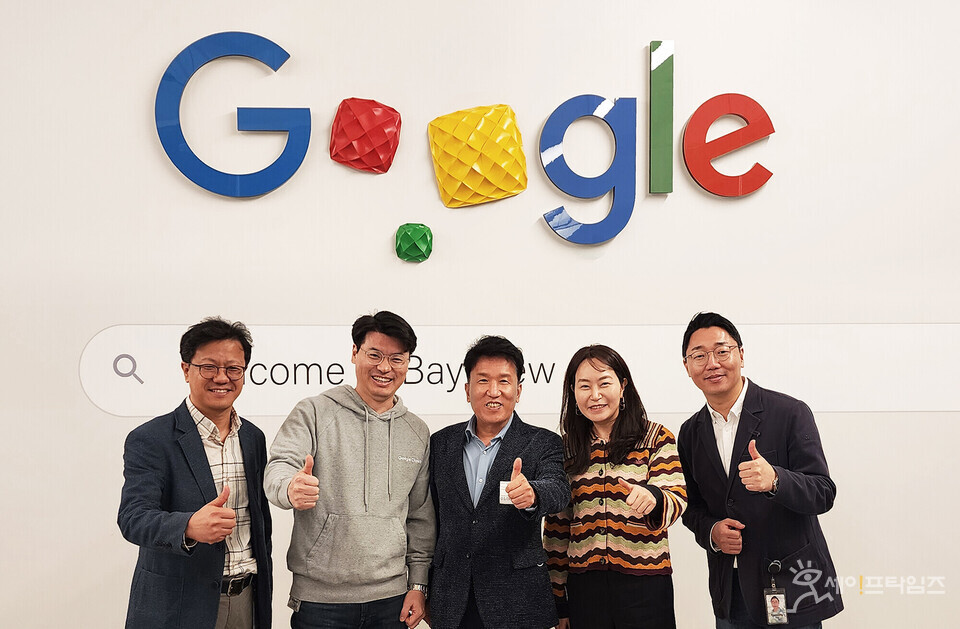 ▲ 함영주 하나금융그룹 회장(왼쪽 세번째)이 미국 샌프란시스코 실리콘밸리 구글 베이뷰 캠퍼스를 방문했다. ⓒ 하나금융그룹
