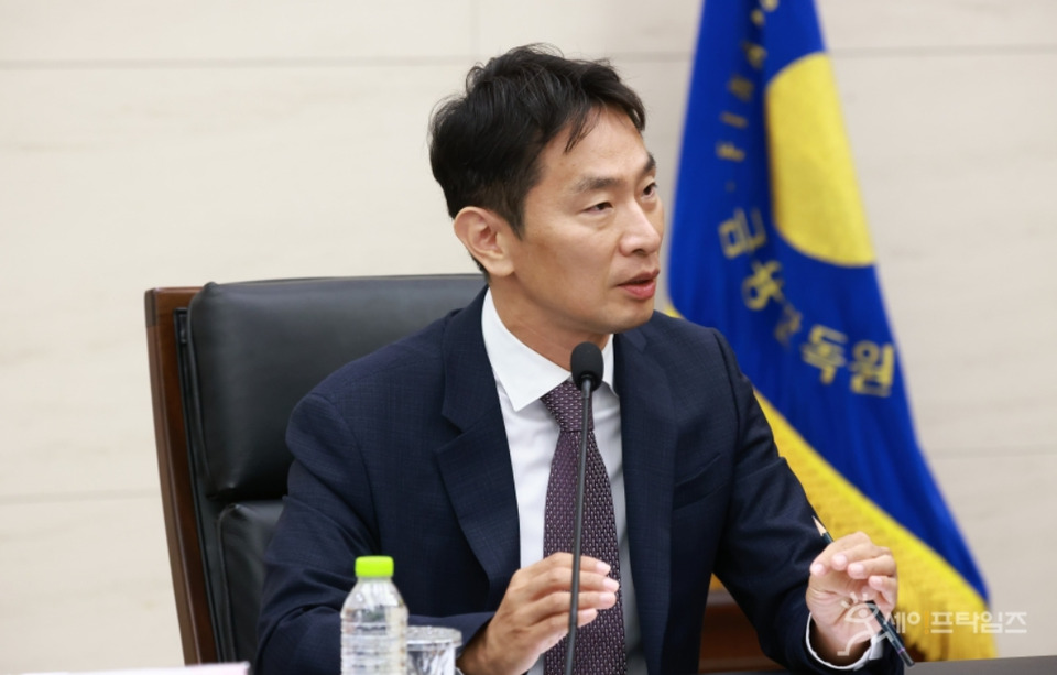 ▲ 이복현 금융감독원장이 임원회의를 하고 있다. ⓒ 금감원 홈페이지