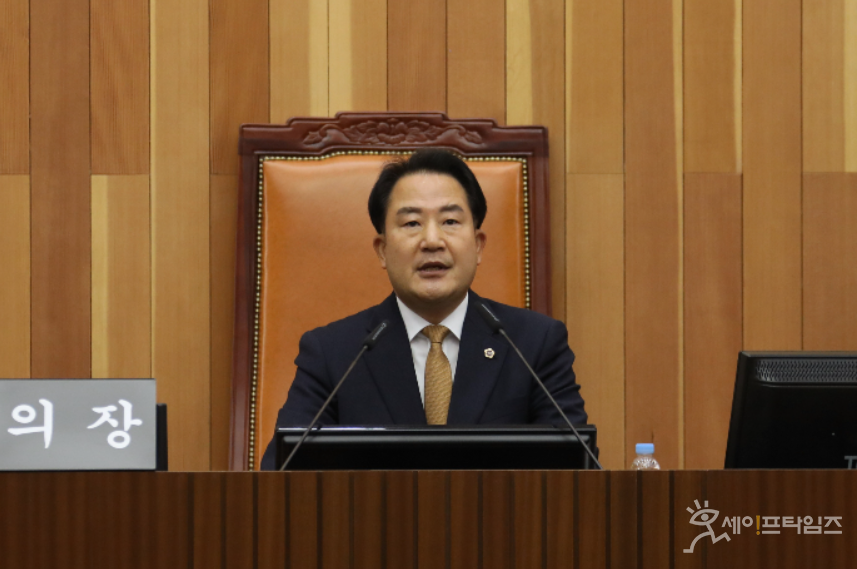 ▲ 동료 시의원을 성추행한 혐의를 받고 있는 상병헌 세종특별자치시의회 의장에 대한 시의회의 불신임안 상정이 무산됐다. ⓒ 세종시의회