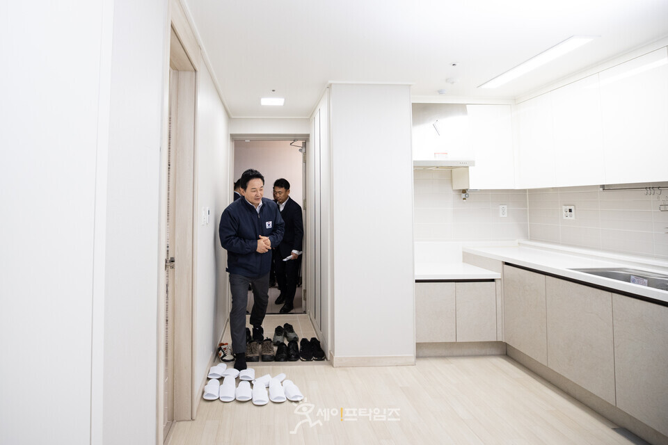 ▲ 원희룡 국토교통부 장관이 초소형 평형 주택을 점검하고 있다. ⓒ 국토교통부