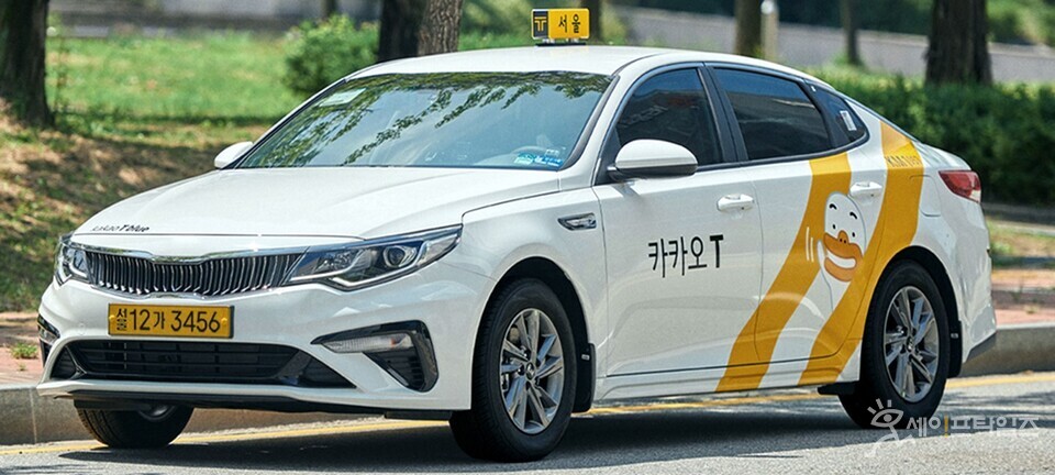 ▲ 카카오모빌리티가 카카오T 앱의 알고리즘을 조작해 가맹 택시기사들에게 승객호출을 몰아줘 공정거래위원회의 제재를 받게 됐다. ⓒ 카카오모빌리티 홈페이지