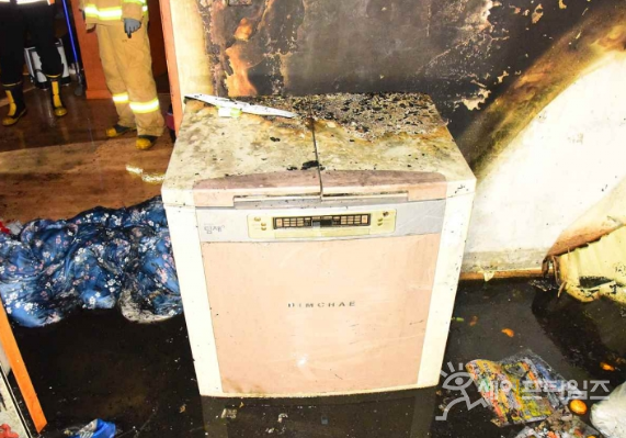 ▲ 한국소비자원과 국가기술표준원이 위니아 노후 김치냉장고에 대한 소비자안전주의보를 재차 발령했다. ⓒ 세이프타임즈 DB