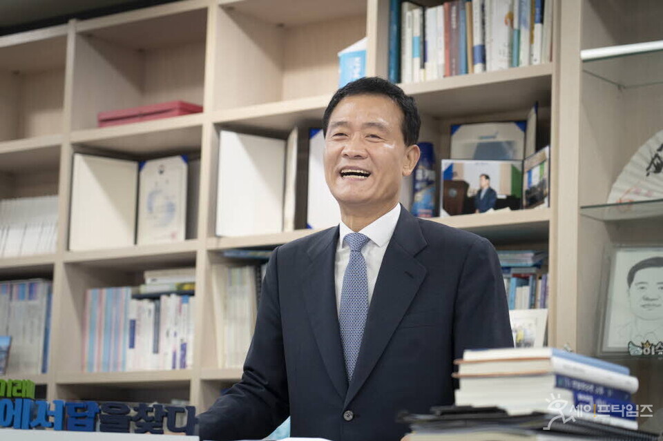 ▲ 서울 성북구(이승로 구청장)가 유실·유기동물 입양을 활성화와 입양가구의 부담을 덜어주고자 입양비용 지원에 나선다. ⓒ 성북구