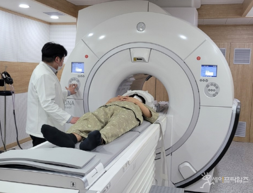 ▲ 뇌·심혈관질환 고위험군 노동자가 과로사 고위험군 검진을 받고 있다. ⓒ 한국건강관리협회